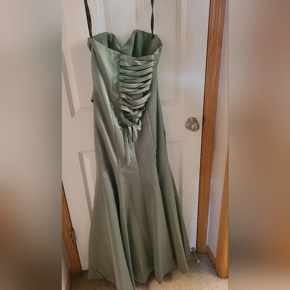 Dress - Picture 4 of 5